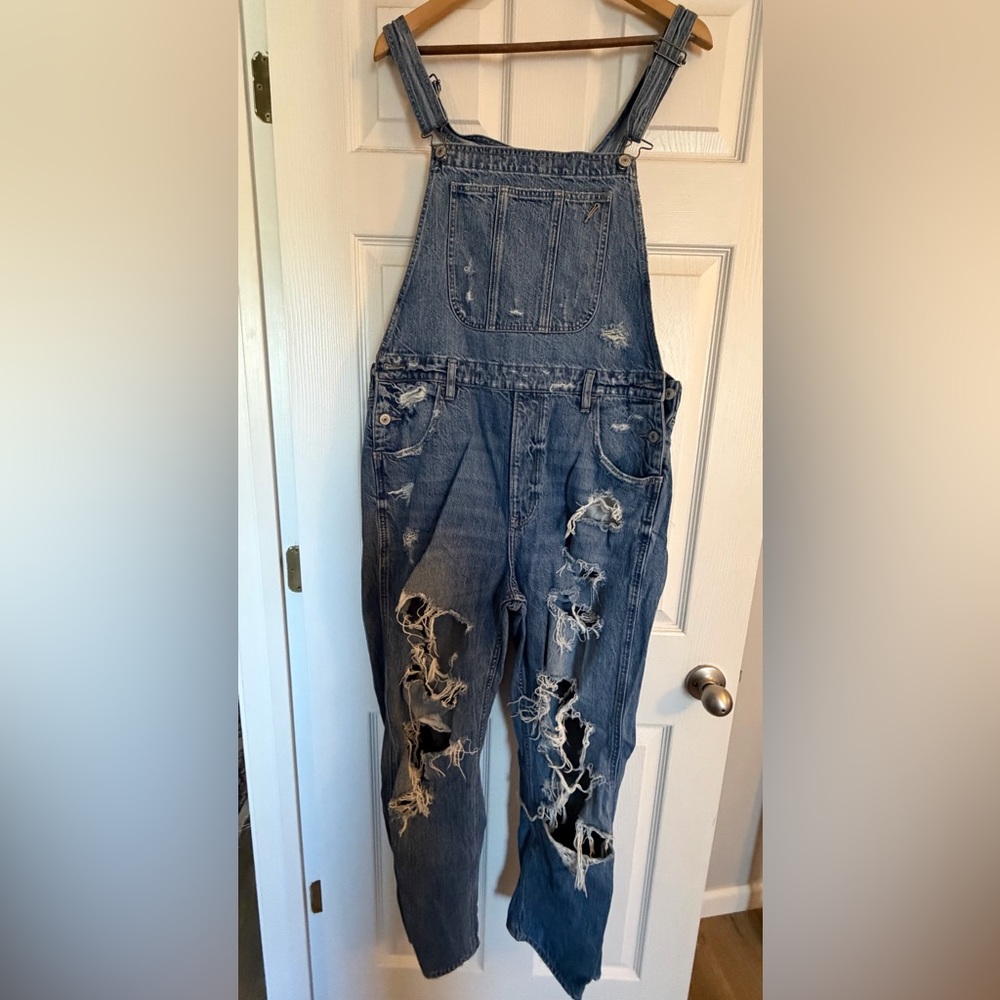 American Eagle Outfitters Light Blue Distressed Denim Overalls